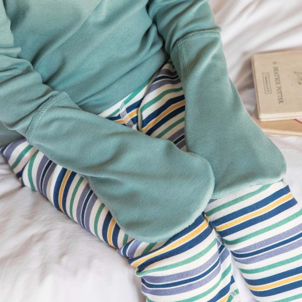 Scratch mitten T with closed hand in Agate Green